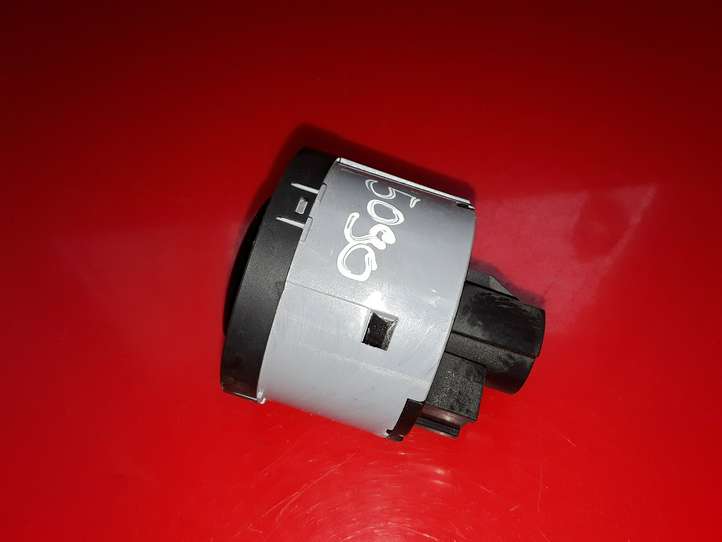 Skoda Yeti (2009 - 2012)  5L0941431E Включатель фонарей