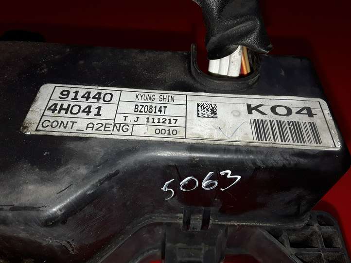 Hyundai Starex (2007 - 2013)  914404H041 Блок предохранителей