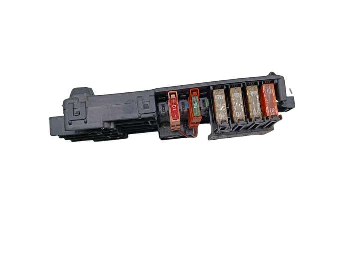 Mercedes-Benz ML W164 (2005 - 2011)  013948411 Узел подключения плюсовых проводов