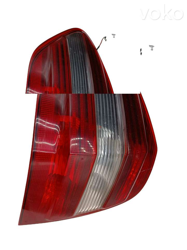 Mercedes-Benz ML W164 (2005 - 2011)   Задний фонарь в кузове