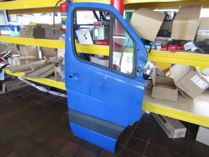 Volkswagen Crafter (2006 - 2016) Дверь — фото 2
