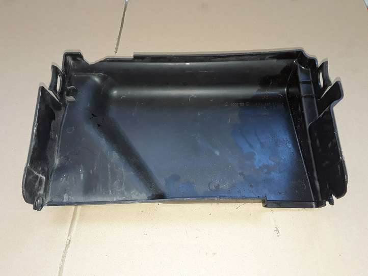 Skoda Fabia Mk1 (6Y) (1999 - 2007)  6Q0915429A Крышка ящика аккумулятора