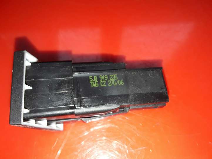 Skoda Roomster (2006 - 2010)  5J0919235 Включатель надувной подушки для пассажира