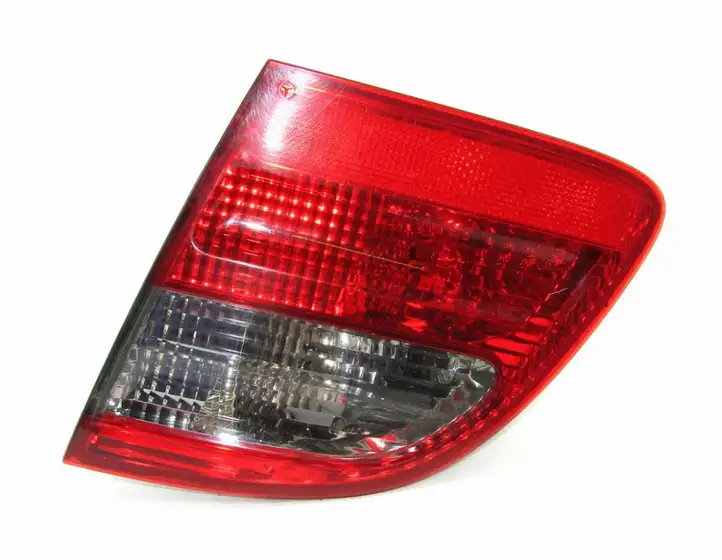 Mercedes-Benz E W211 (2002 - 2009) Задний фонарь в крышке багажника — фото 1