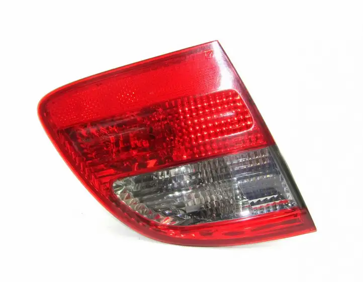 Mercedes-Benz E W211 (2002 - 2009) Задний фонарь в крышке багажника — фото 1