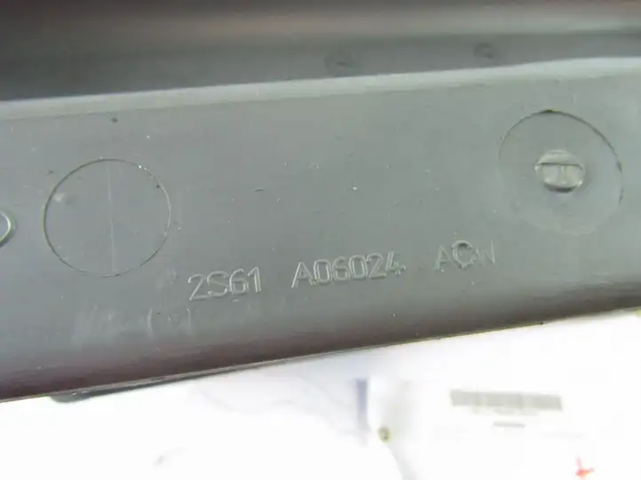 Ford Fiesta (2000 - 2005) Вещевой ящик — фото 2