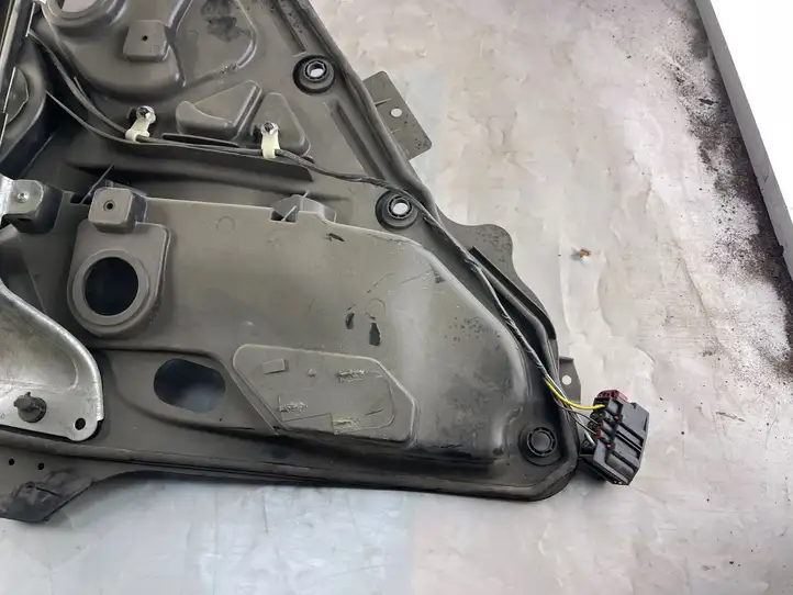 Ford Fusion (2002 - 2005) 2N11N27000 Механический стеклоподъемник задней двери — фото 3