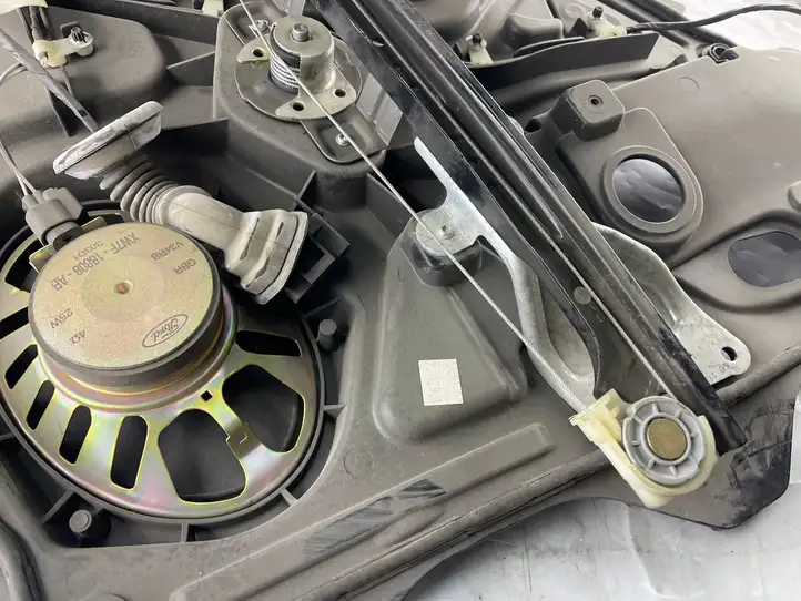Ford Fusion (2002 - 2005) 2N11N27000 Механический стеклоподъемник задней двери — фото 5