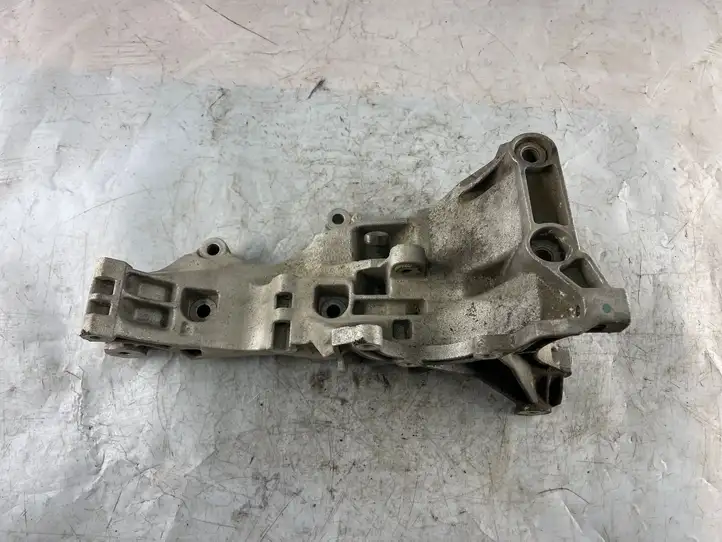 Audi A4 S4 B7 8E 8H (2004 - 2009) 03G903143 Кронштейн генератора — фото 1