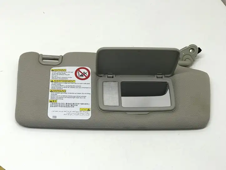 Subaru Outback (2003 - 2007) Солнцезащитный козырек — фото 1