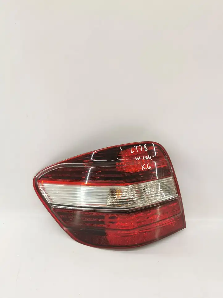 Mercedes-Benz ML W164 (2005 - 2011) A1649061100 Задний фонарь в кузове — фото 1