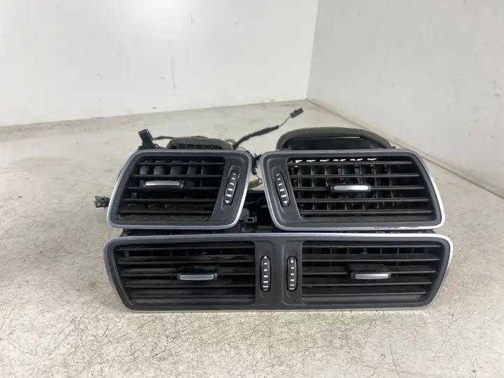 Volkswagen PASSAT CC (2008 - 2012) 3AB819728A Центральный воздушный дефлектор — фото 1