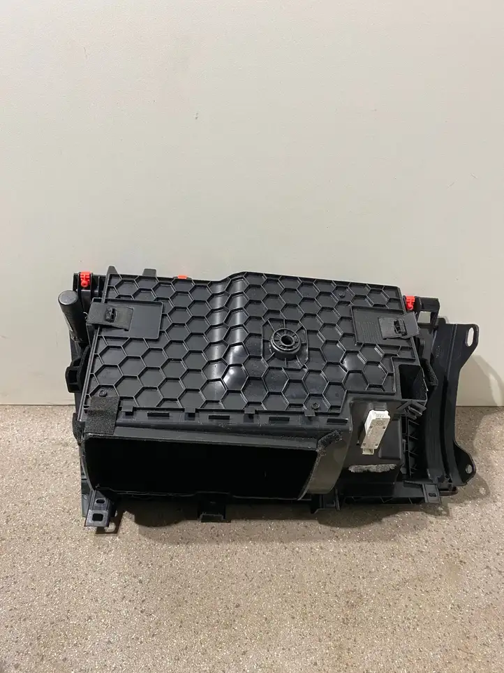BMW X5 F15 (2013 - 2017) 9276266 Вещевой ящик — фото 7