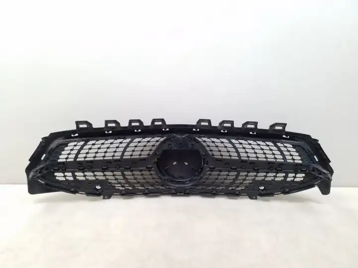 Mercedes-Benz CLA C118,X118 (2019 - ) A1188880000 Передняя решетка — фото 3