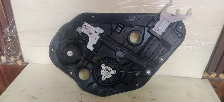 Hyundai i30 (2012 - 2015) 81420A6000 Механический стеклоподъемник задней двери — фото 2