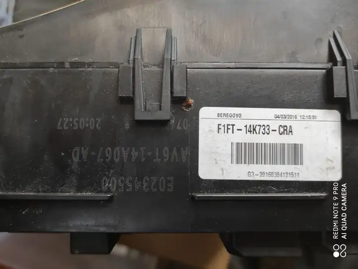 Ford Focus (2015 - 2019) F1FT14K733CRA Крышка ящика предохранителей — фото 2