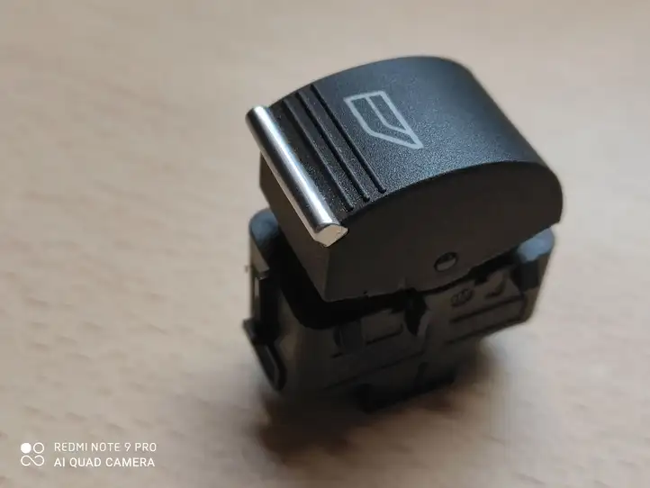 Ford Focus (2015 - 2019) F1ET14529AA Кнопка стеклоподъемников — фото 1