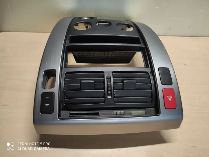 Hyundai Tucson JM (2004 - 2009) U0501748 Центральная отделка панели приборов — фото 2