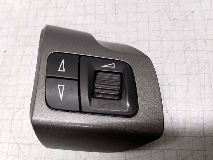 Opel Vectra (2005 - 2009)  440768813 Кнопки рулевого колеса