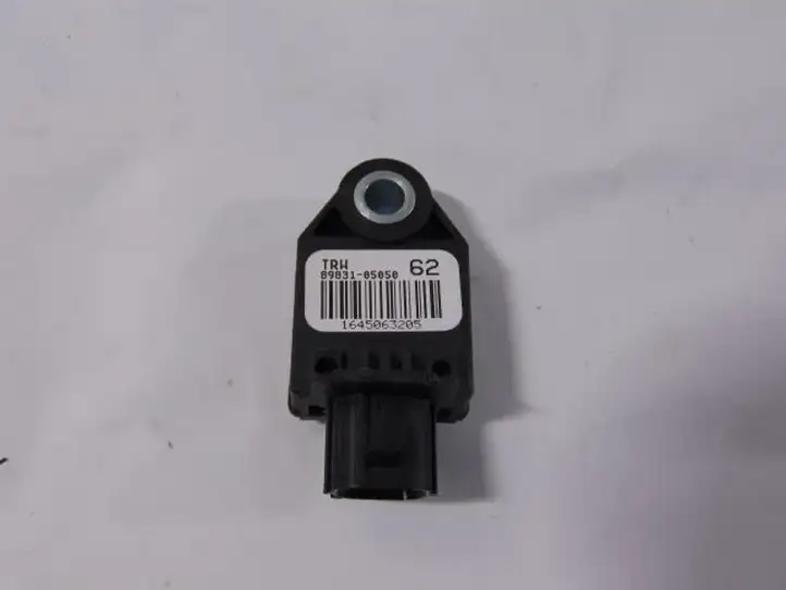 Toyota Avensis T270 (2012 - 2015) 8983105050 Датчик удара SRS — фото 4