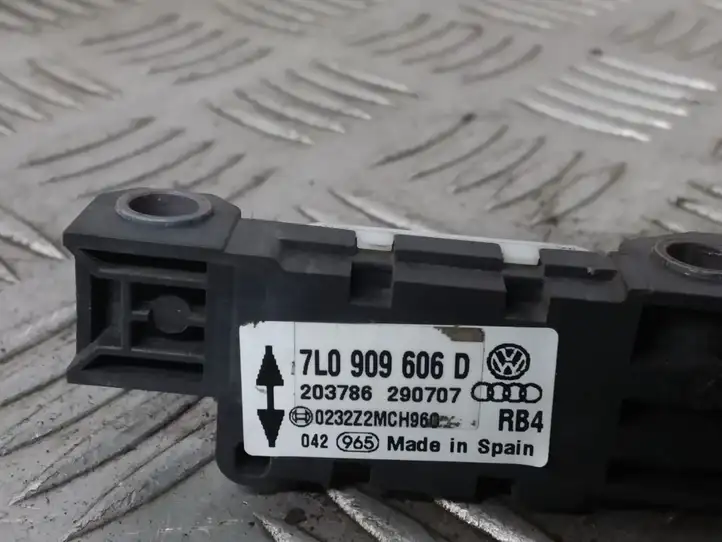 Volkswagen Touareg I (2002 - 2010) 7L0909606D Датчик удара SRS — фото 4