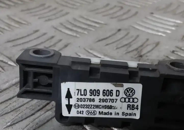 Volkswagen Touareg I (2002 - 2010) 7L0909606D Датчик удара SRS — фото 5