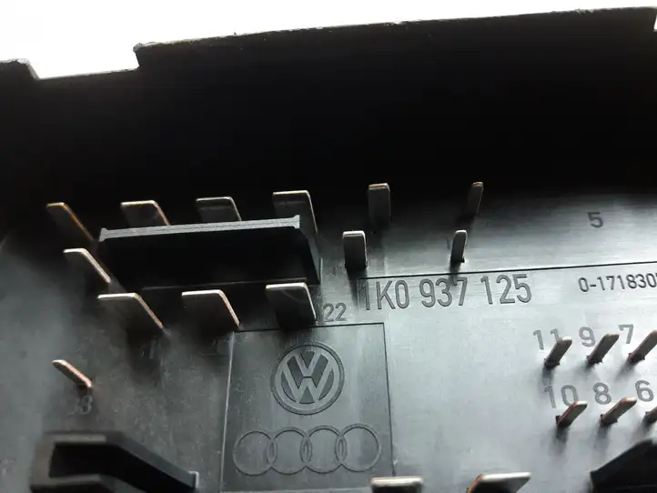 Audi A3/S3 8P (2004 - 2008) 1K0937125 Блок предохранителей — фото 3