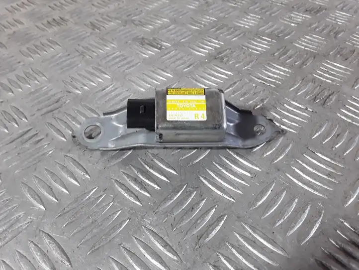 Toyota Prius (XW20) (2003 - 2009) 8983347030 Датчик удара SRS — фото 1