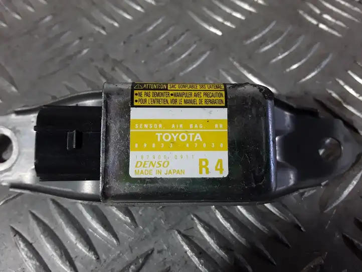 Toyota Prius (XW20) (2003 - 2009) 8983347030 Датчик удара SRS — фото 2