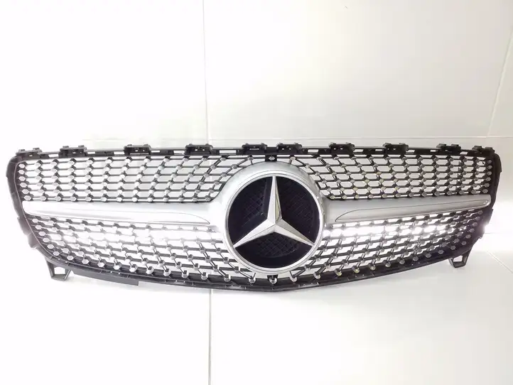 Mercedes-Benz A W176 (2012 - 2018) A0008880060 Верхняя решетка радиатора — фото 1