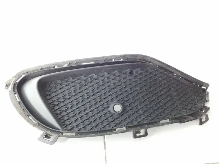 Mercedes-Benz A W176 (2012 - 2018) A1768852700 Решетка противотуманной фары — фото 1