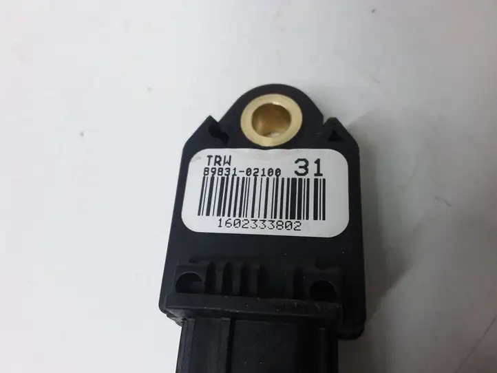 Toyota Avensis T270 (2009 - 2012) 8983102100 Датчик удара SRS — фото 3