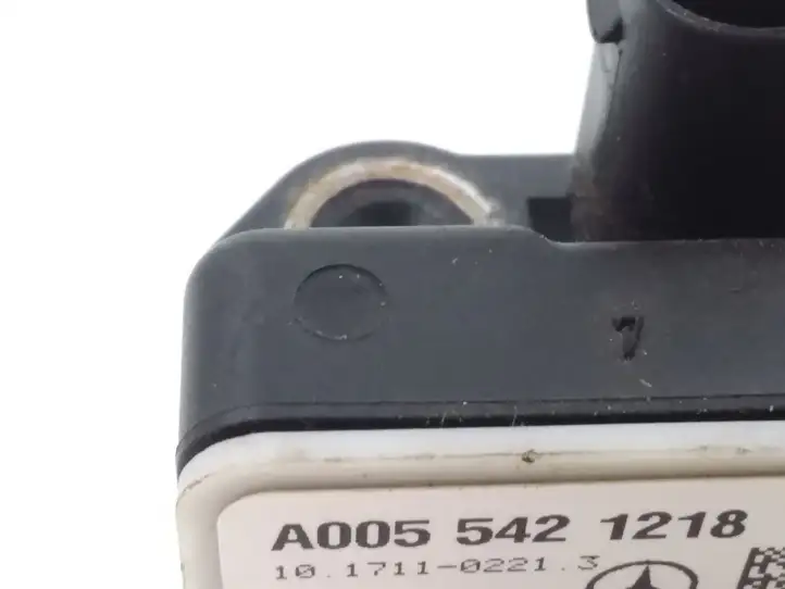 Mercedes-Benz E A207 (2010 - 2017) A0055421218 Датчик удара SRS — фото 3
