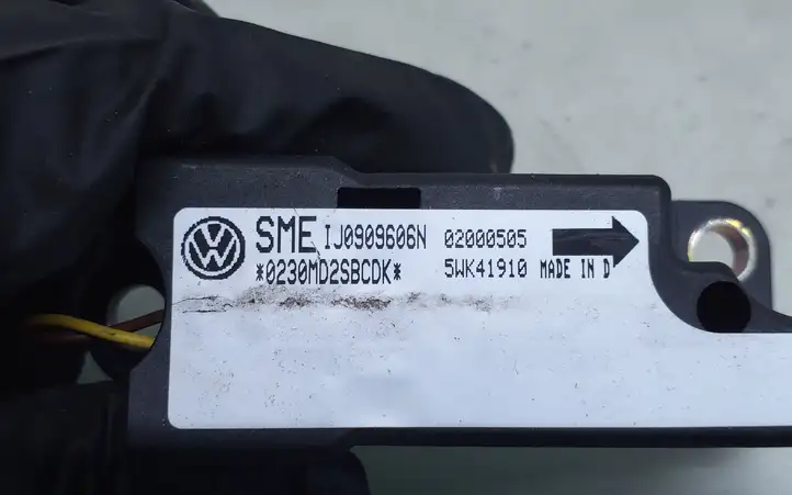 Volkswagen PASSAT B5 (1997 - 2000) 1J0909606N Датчик удара SRS — фото 4