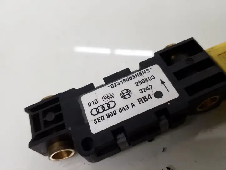 Audi A6 S6 C5 4B (2001 - 2004) 8E0959643A Датчик удара SRS — фото 3