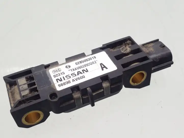 Nissan Primera (2001 - 2008) 0285003019 Датчик удара SRS — фото 1