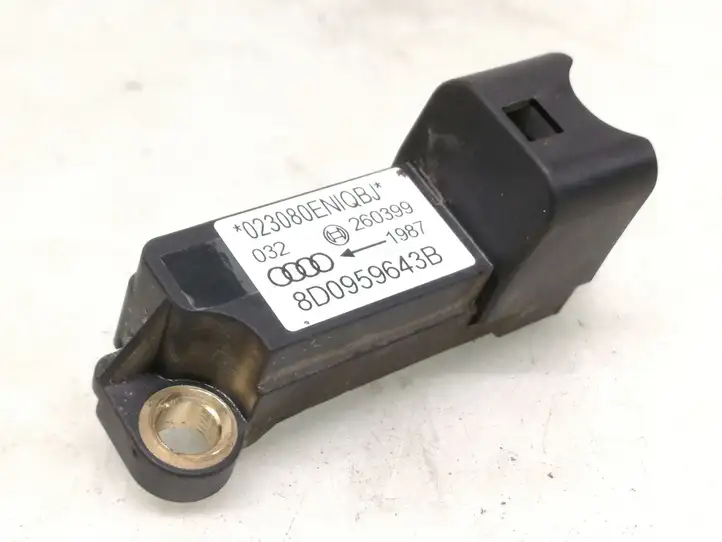 Audi A4 S4 B5 8D (1999 - 2001) 8D0959643B Датчик удара SRS — фото 1