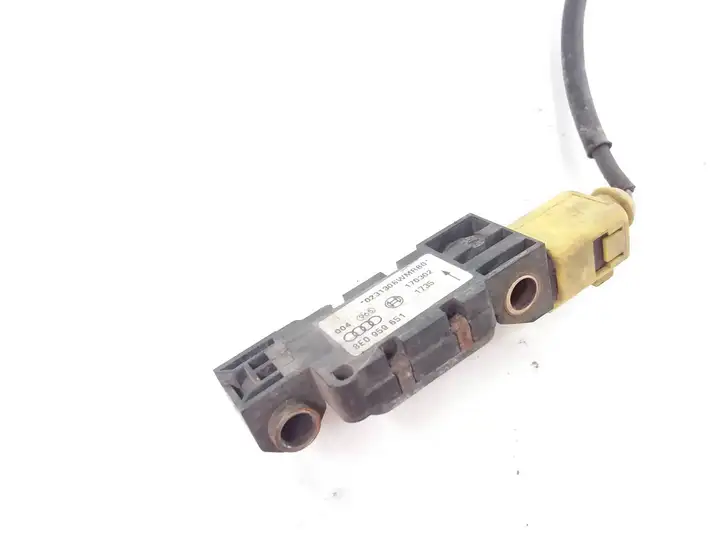 Audi A4 (2000 - 2006)  8E0959651 Датчик удара надувных подушек