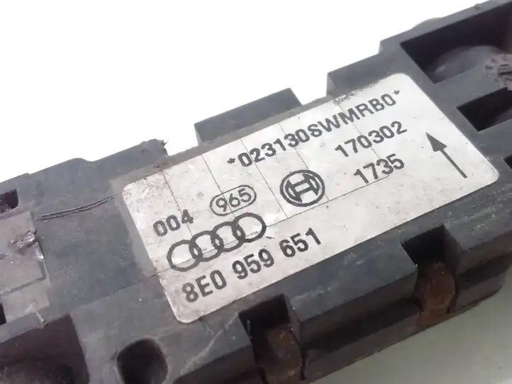 Audi A4 (2000 - 2006)  8E0959651 Датчик удара надувных подушек