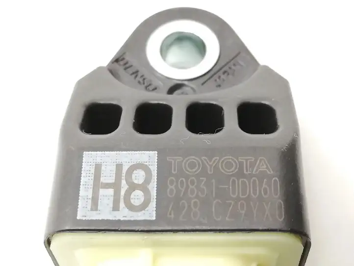 Toyota Yaris (2014 - 2019) 898310D060 Датчик удара SRS — фото 2
