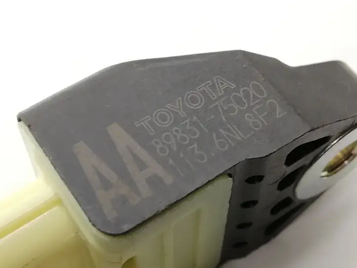 Toyota Prius (XW30) (2009 - 2015) 8983175020 Датчик удара SRS — фото 2