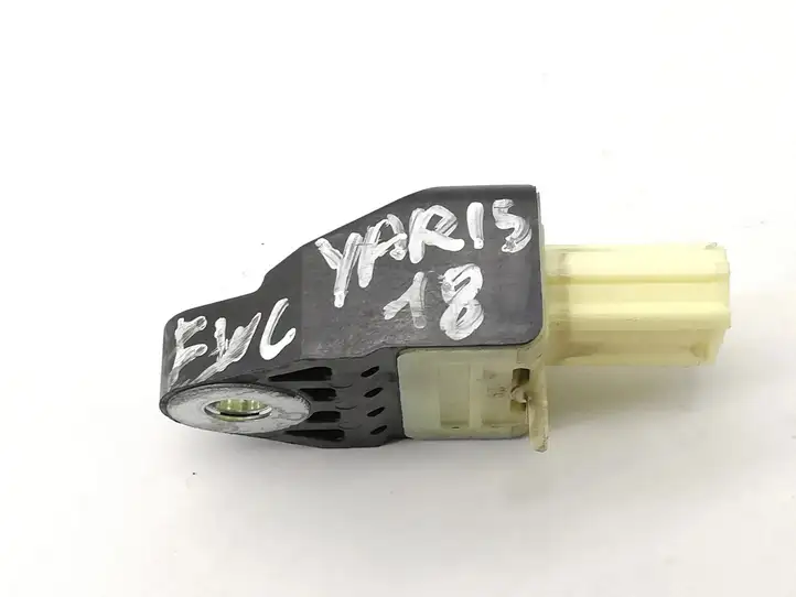 Toyota Yaris (2014 - 2019) 8983102140 Датчик удара SRS — фото 1