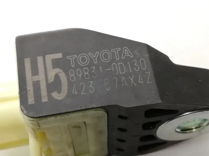 Toyota Yaris (2014 - 2019) 898310D130 Датчик удара SRS — фото 2
