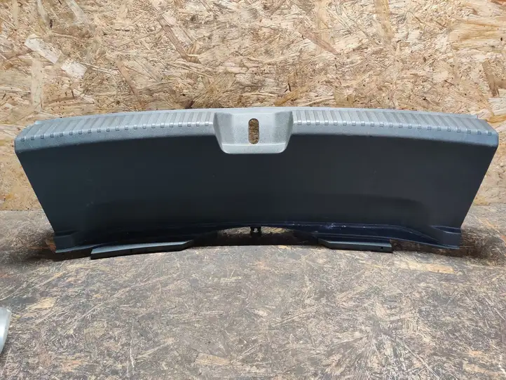 Seat Leon (5F) (2012 - 2019) 5F0863459A Отделка порога багажника — фото 1