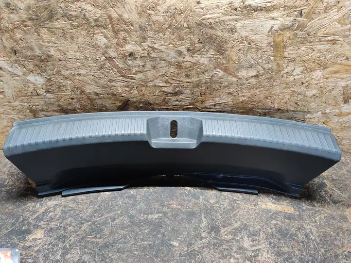 Seat Leon (5F) (2012 - 2019) 5F0863459A Отделка порога багажника — фото 2
