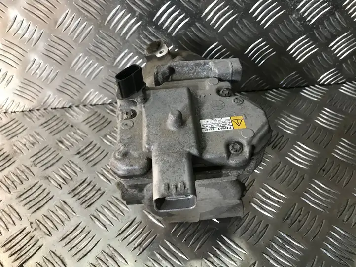 Toyota Yaris (2014 - 2019) 0422001350 Компрессор (насос) кондиционера воздуха — фото 2