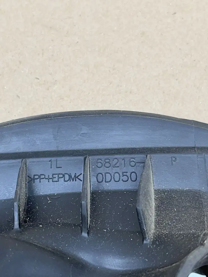 Toyota Yaris (2014 - 2019) 682160D050 Форточка двери — фото 2