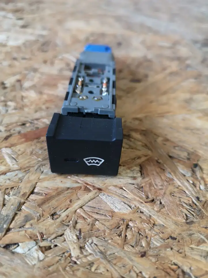Hyundai i30 (2007 - 2012) 621W05010 Кнопка обогрева стекла — фото 1