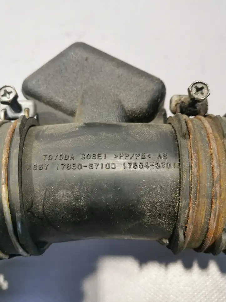Toyota Prius (XW30) (2009 - 2015) Трубка подачи воздуха — фото 2
