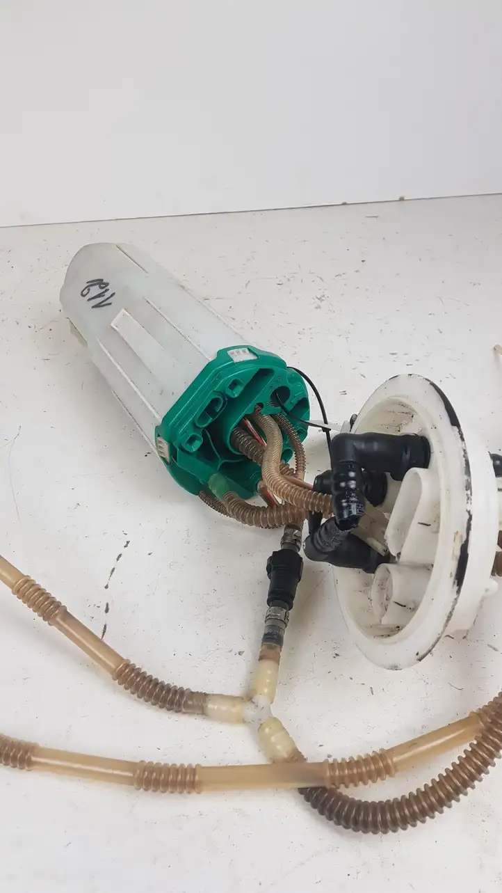 Audi A8 S8 D3 4E (2005 - 2007) Топливный насос (в баке) — фото 5